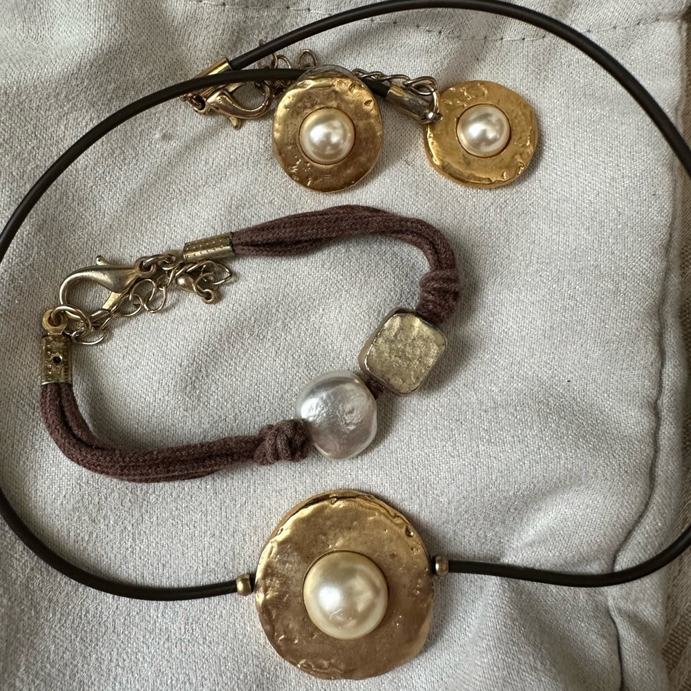 Hammer Gold and Pearl Jewelry Set